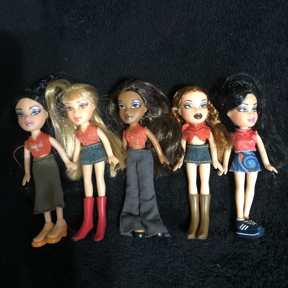 Mini bratz dolls